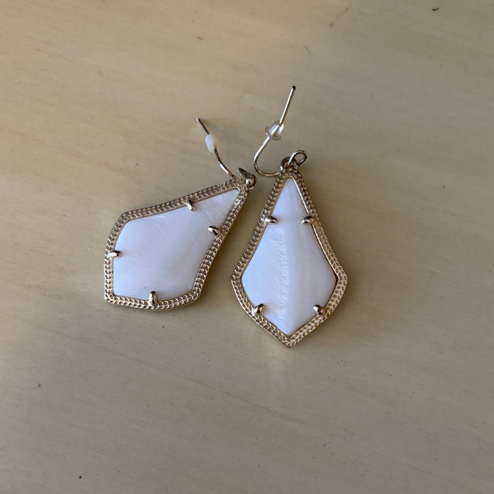 Kendra scott pearled white earring